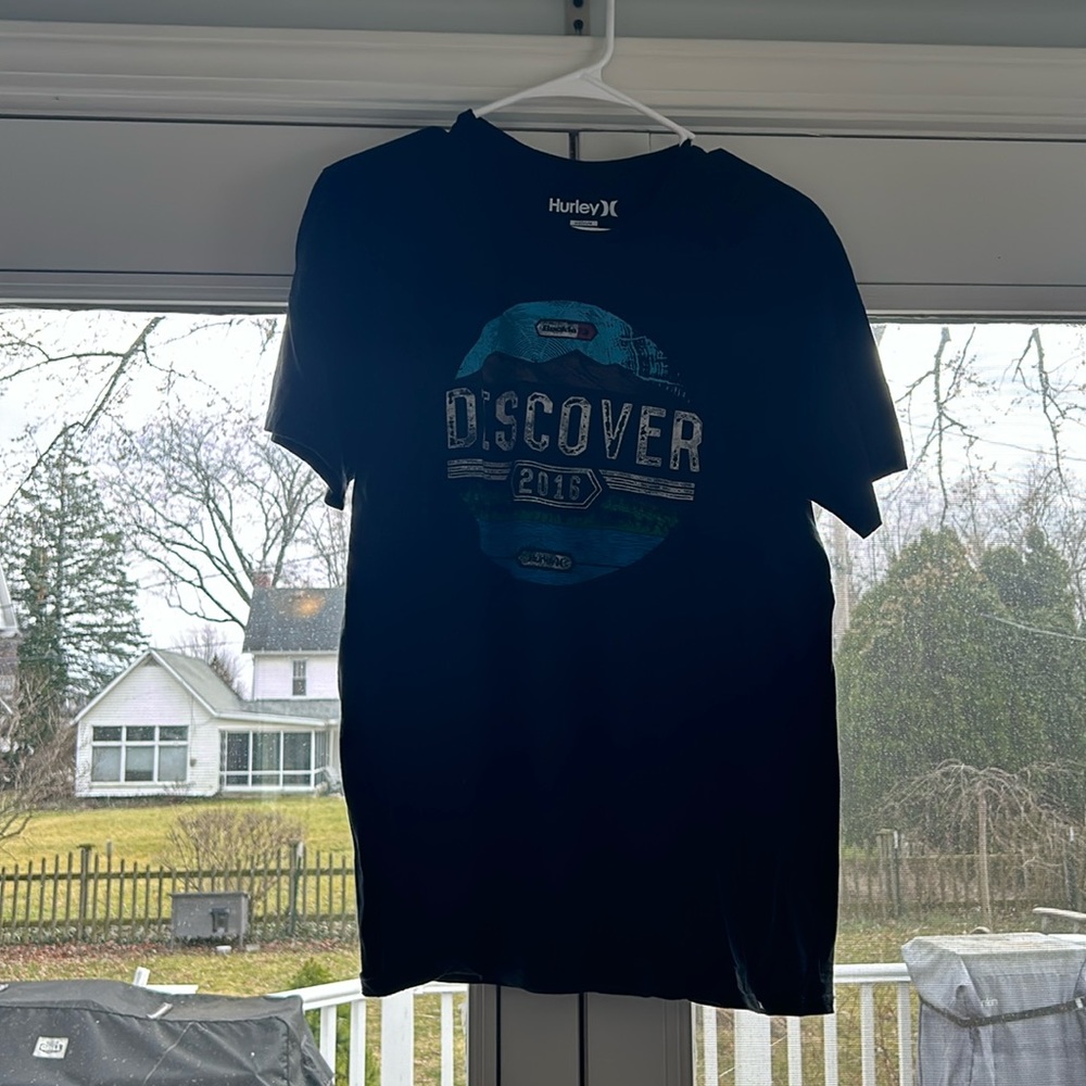 “Discover” tee from buckle manager meetings
